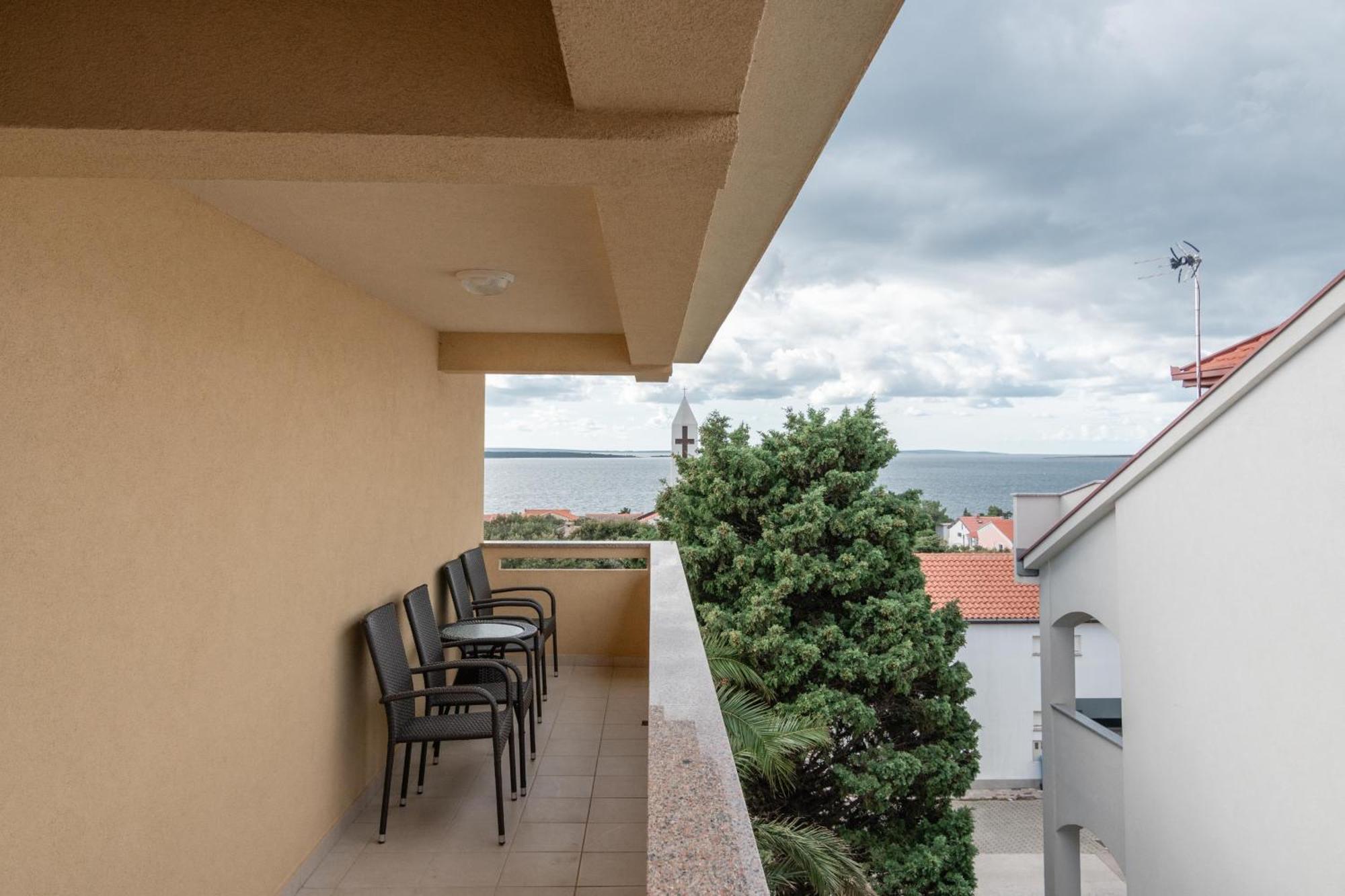 Apartments With A Parking Space Mandre, Pag - 18748 科兰 外观 照片